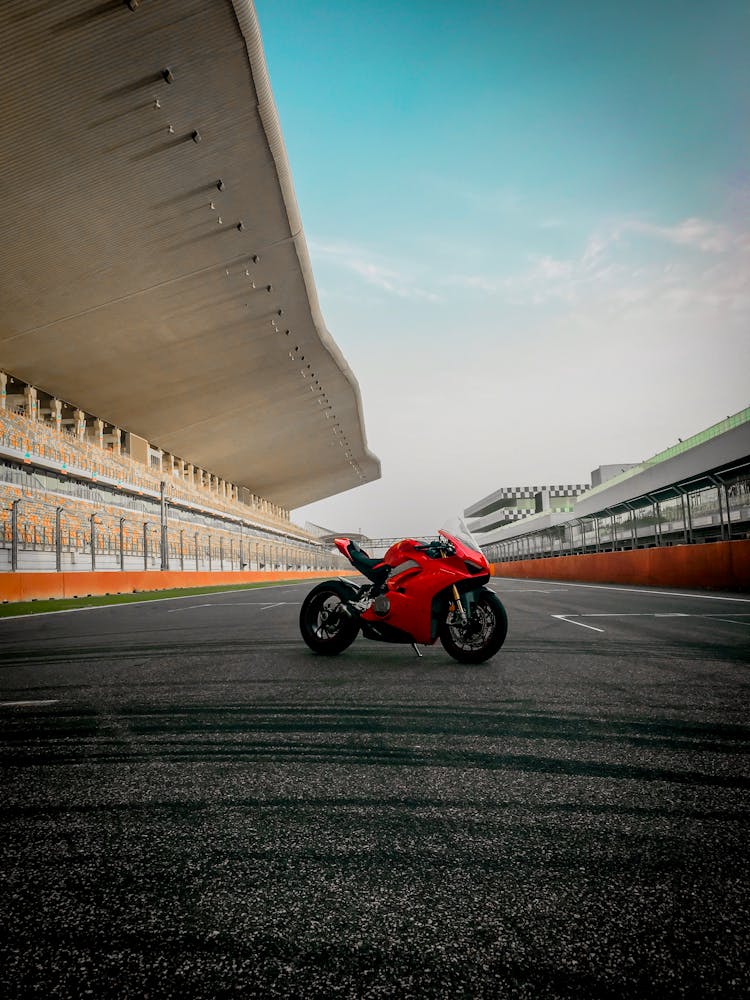 Red Sports Bike In The Middle Of Speedway