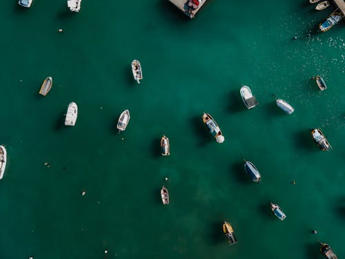 Ingyenes stockfotó csónakok, drónfotózás, jachtkikötő témában Stockfotó