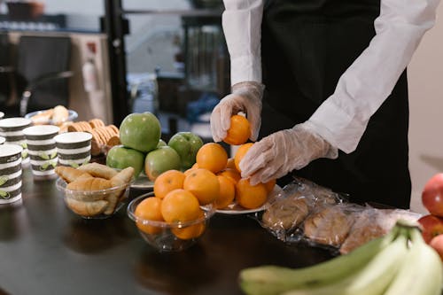 Ilmainen kuvapankkikuva tunnisteilla hedelmät, kädet, ruoan valmistelu