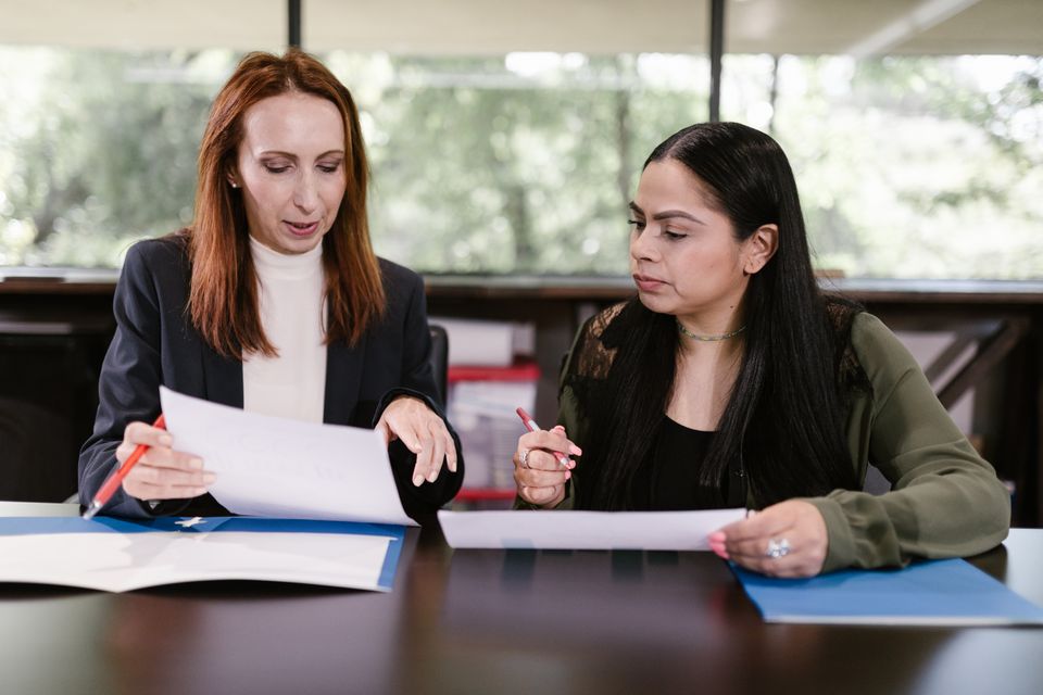 Insurance Advisor vs Agent: Roles & Responsibilities