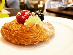 Pastry with berries and cream on a plate — photo by Marianna OLE on Pexels