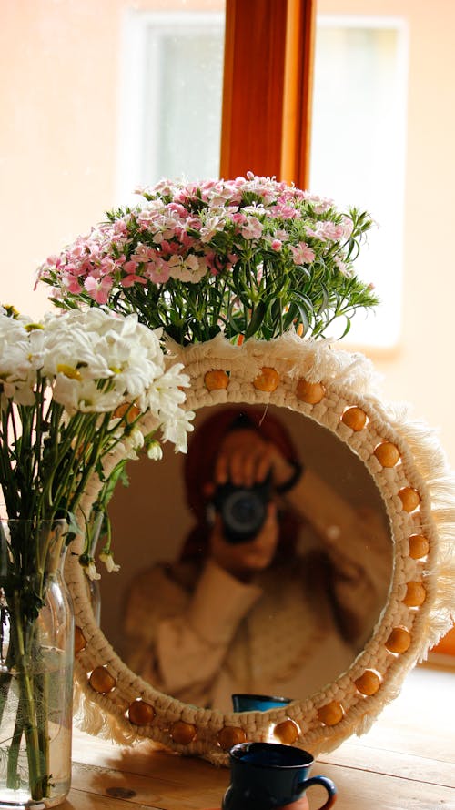 Foto stok gratis bunga-bunga, cermin, fokus selektif