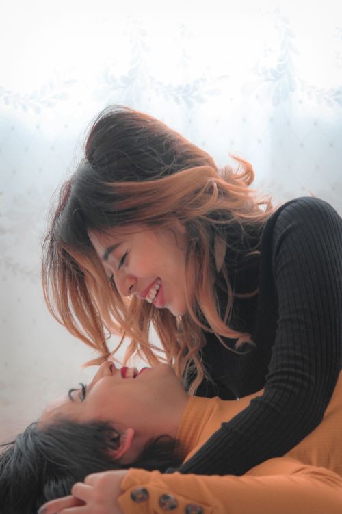 Free A joyful couple shares a loving moment, conveying happiness and affection. Stock Photo