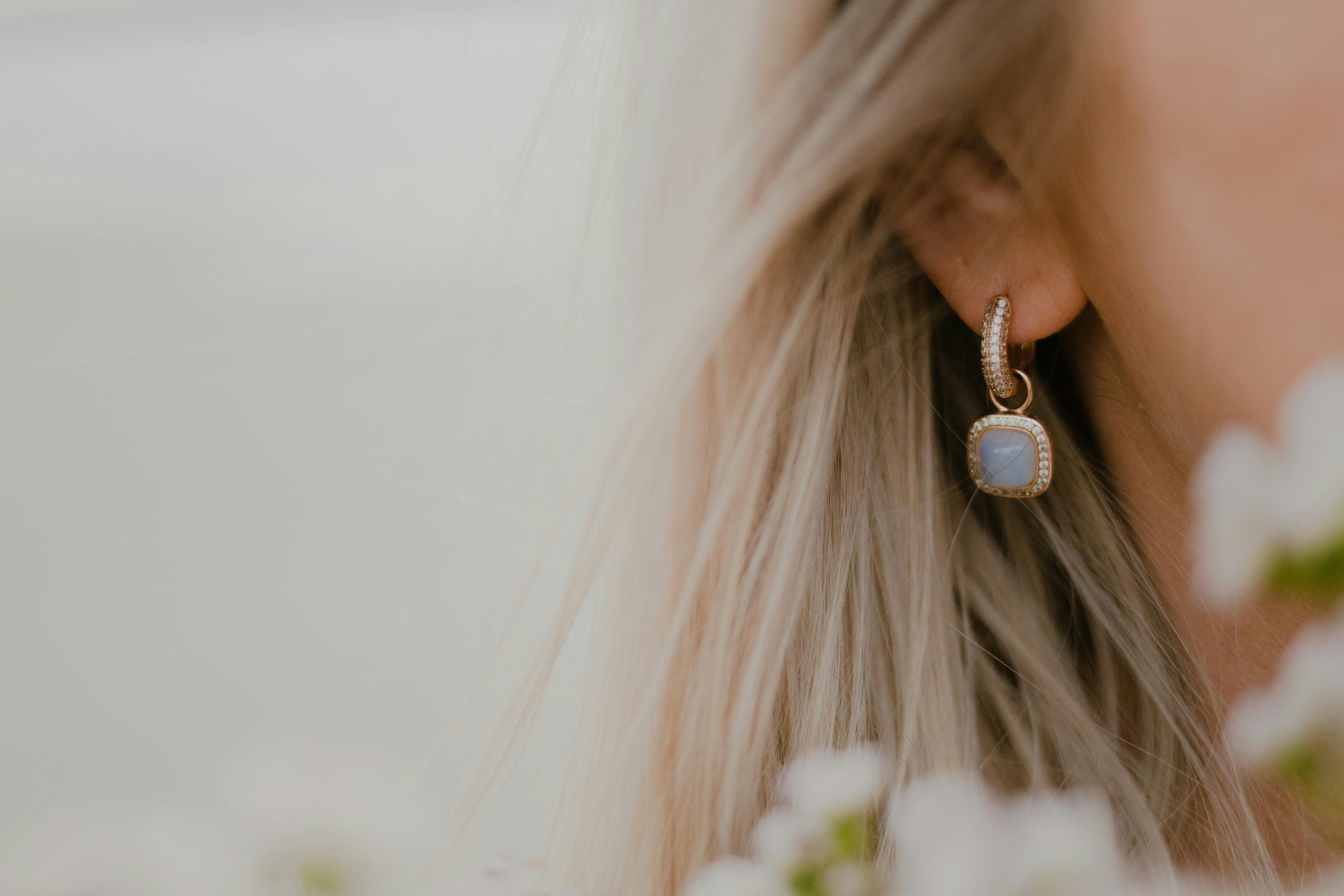 A stylistic collage showing modern gold jewellery like a snake ring and a chunky chain next to ancient Egyptian and Roman artifacts that inspired them.