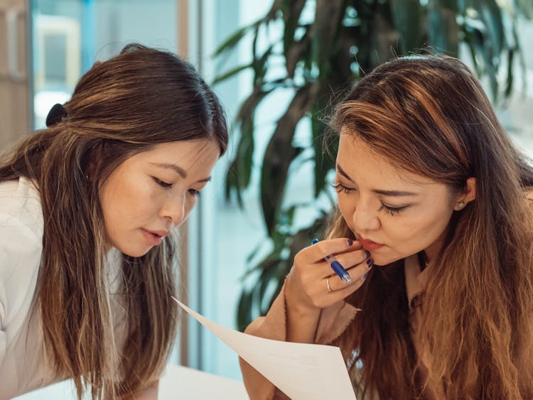 Two Women Having A Meeting In The Office