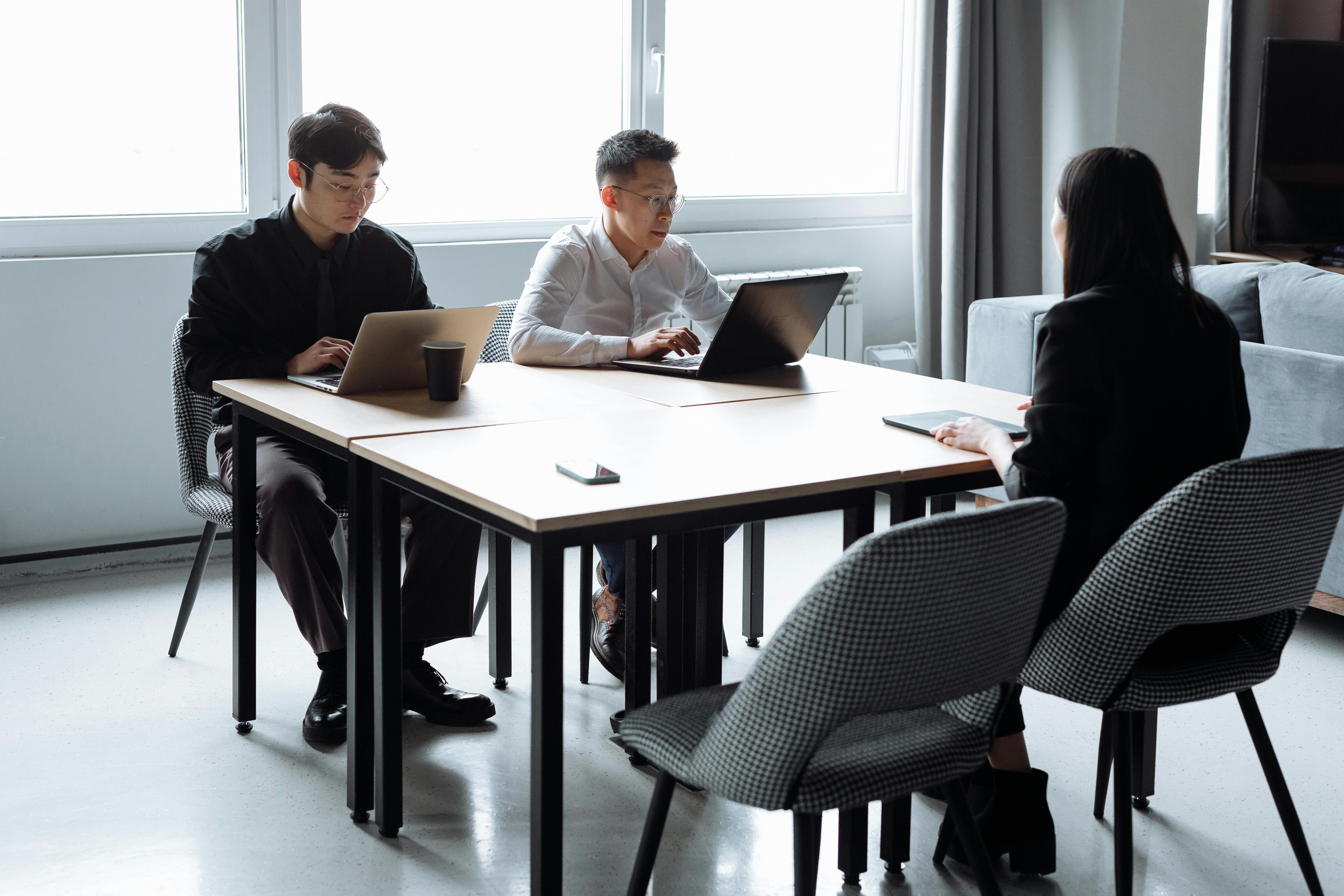 Buyer Enablement Is the New Sales Strategy: Why Digital Sales Rooms Are Replacing the Pitch Deck