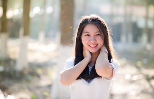 亞洲女人微笑的特寫攝影