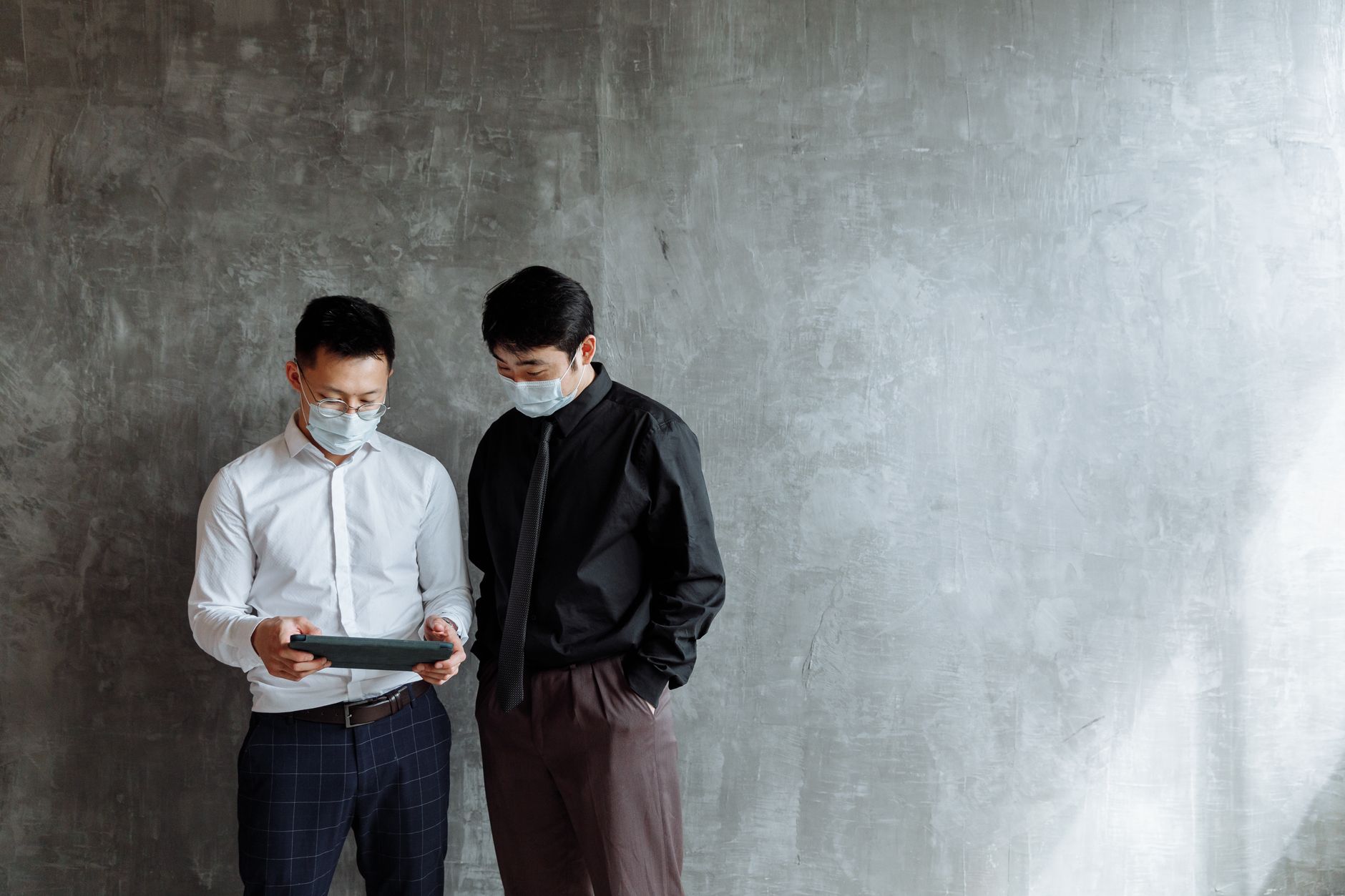 Quản lý HR sử dụng công nghệ để tự động hóa các tác vụ hành chính.