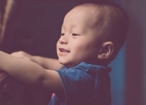 Close Upfotografie Van Een Glimlachende Baby