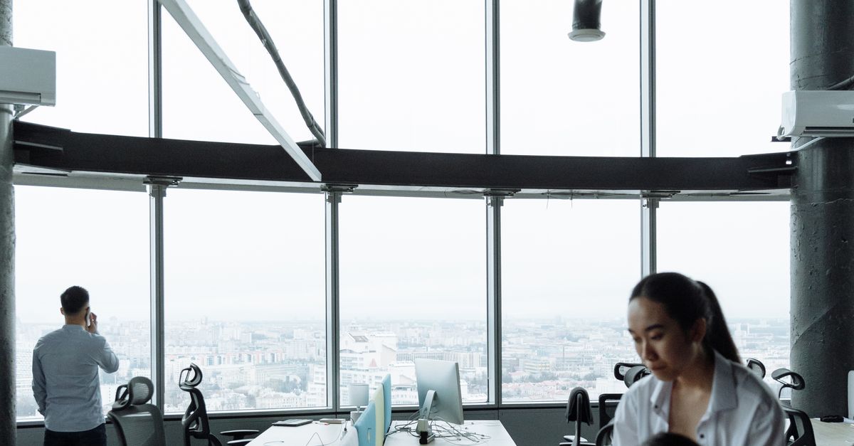 What strategies help diversify portfolios without sacrificing expected returns? What strategies help diversify portfolios without sacrificing expected returns?