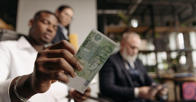 Travailler le dimanche, c’est payé double ?