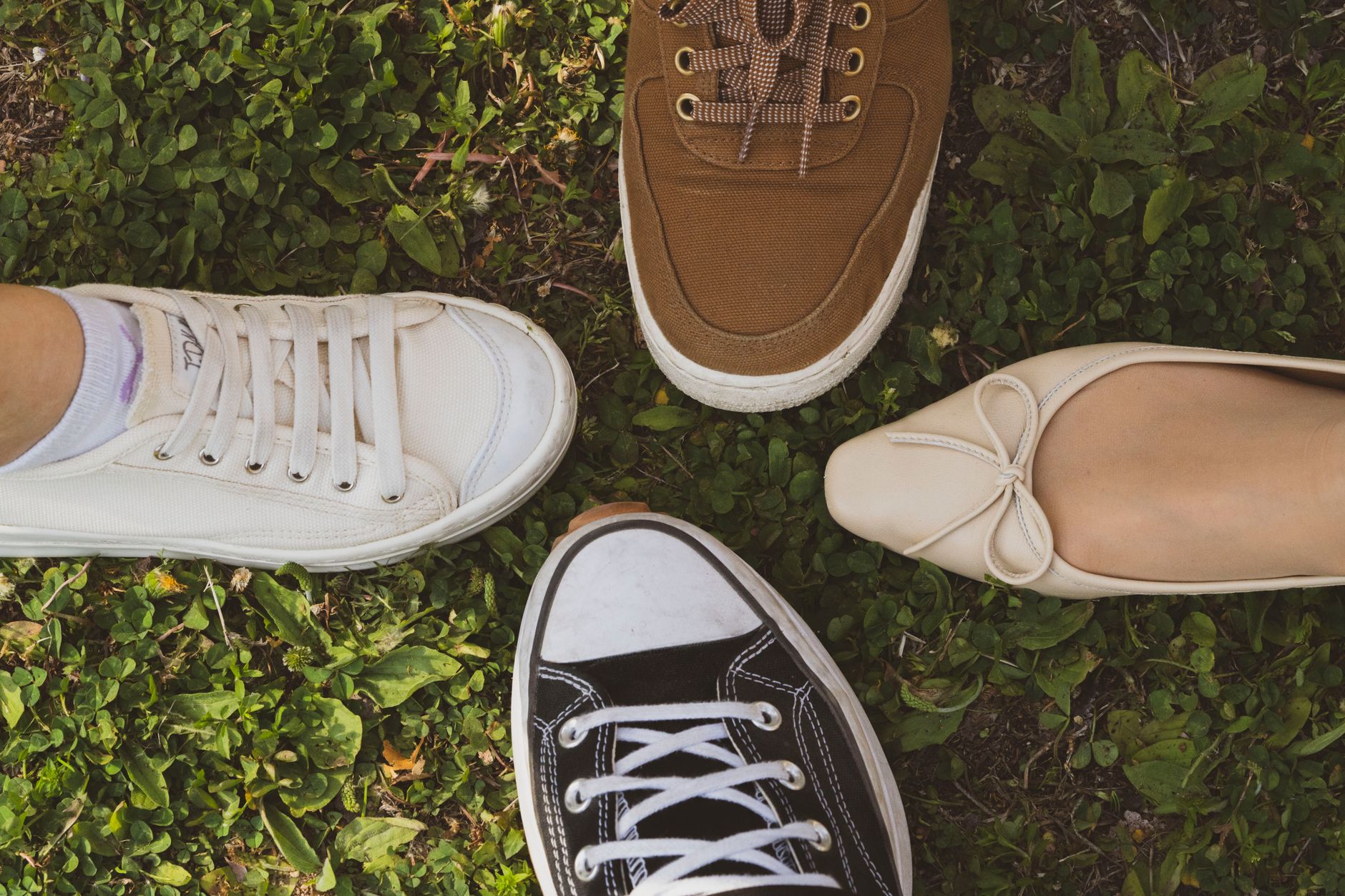 Best Shoes for Flat Feet 2026: Running, Walking & Dress
