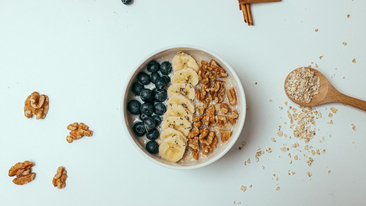 Oatmeal with banana and cinnamon