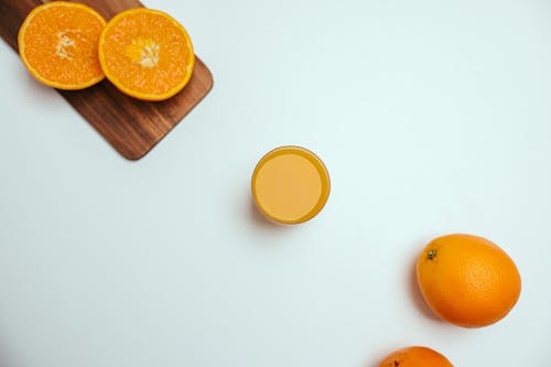 Ilmainen kuvapankkikuva tunnisteilla appelsiinimehu, appelsiinit, flatlay