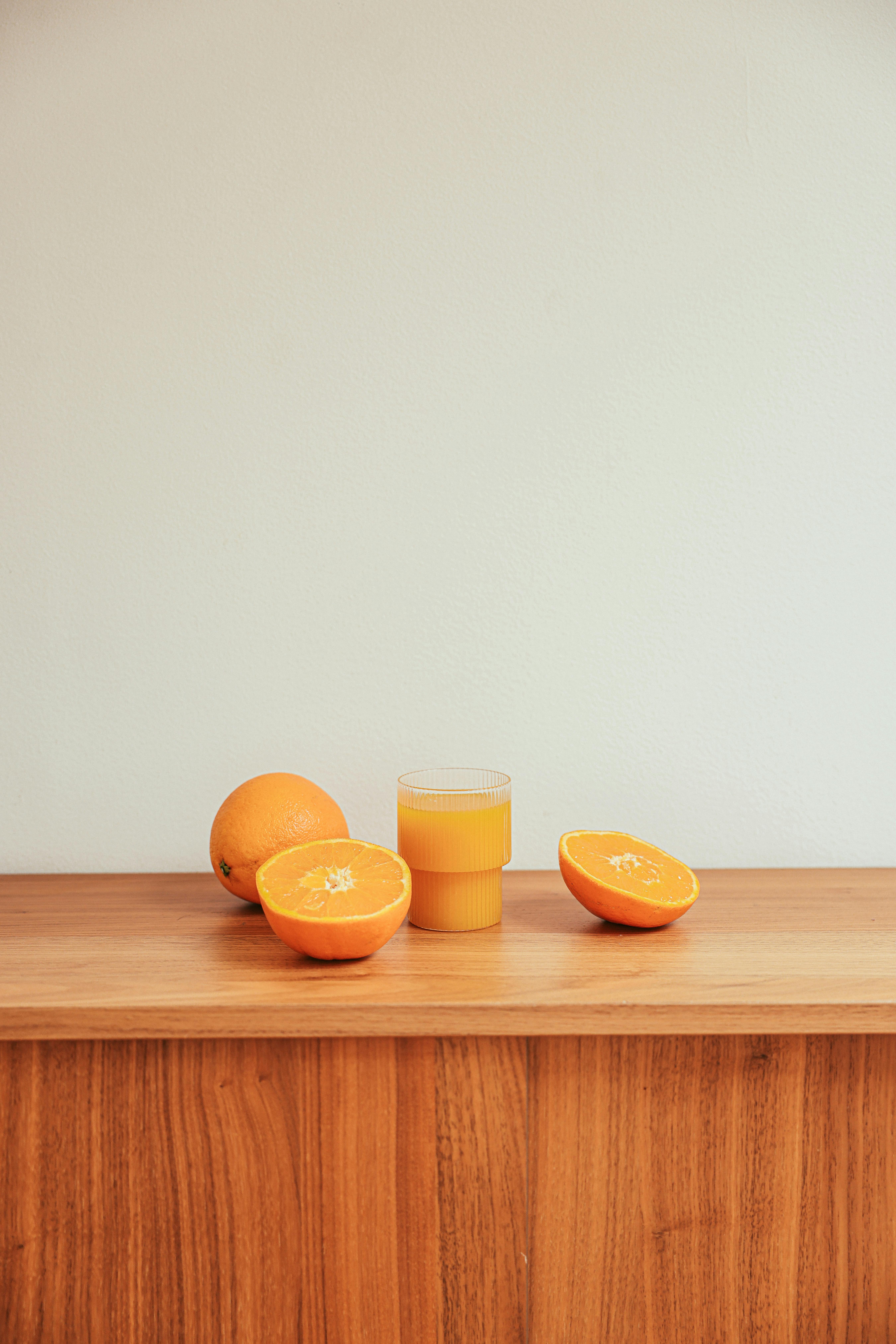 Advanced smoothie preparation with labeled jars and supplements