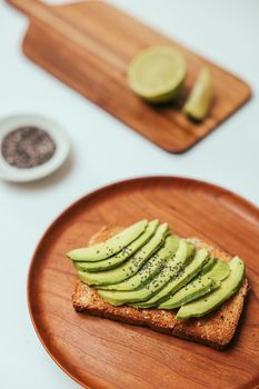 Bateaux de courgettes keto au viande et fromage