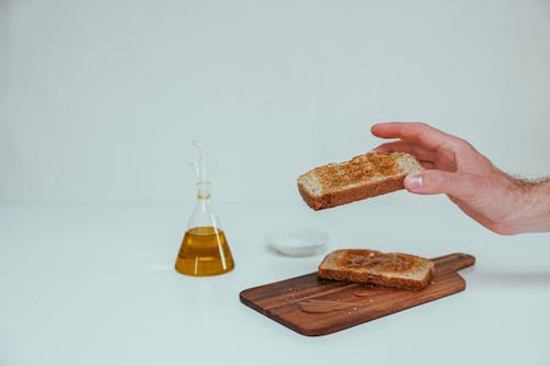 オリーブオイル, トースト, パンの無料の写真素材