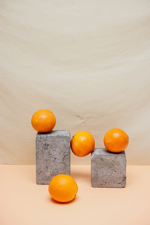 Бесплатное стоковое фото с апельсины, блоки, вертикальный выстрел