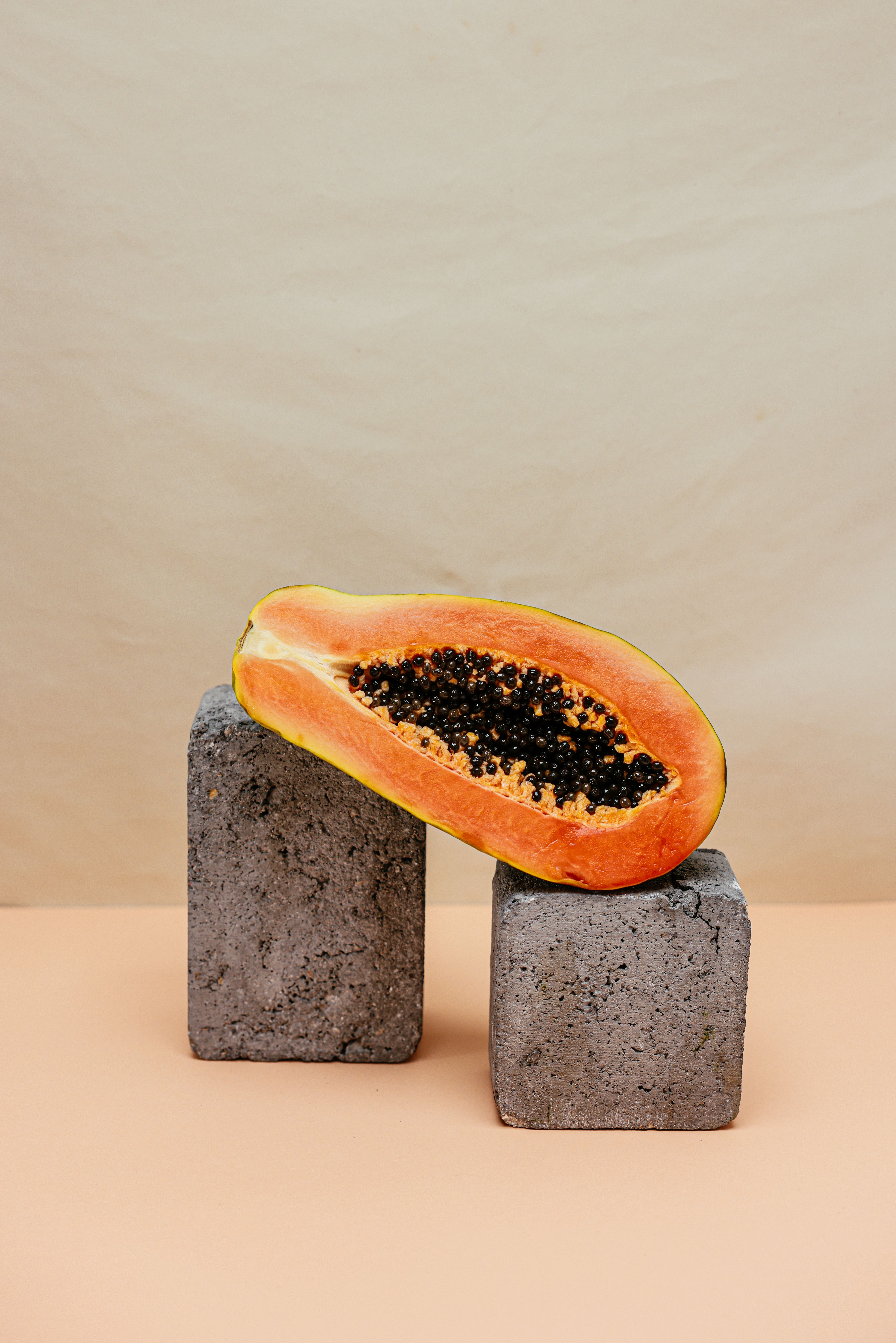 Home water test distinguishing real black pepper from fake dried papaya seeds.