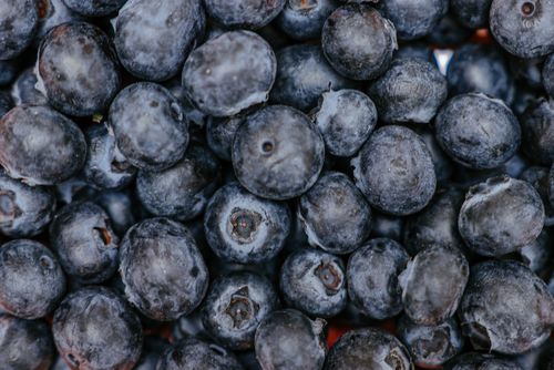 Free A vibrant close-up of fresh blueberries showcasing their rich texture and color. Stock Photo