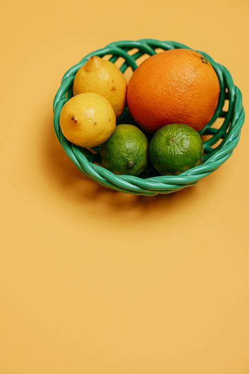 Foto profissional grátis de alimento, cesta, cítrico