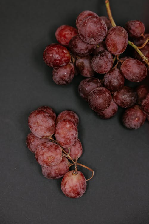 Free Red Round Grapes on Black Surface Stock Photo