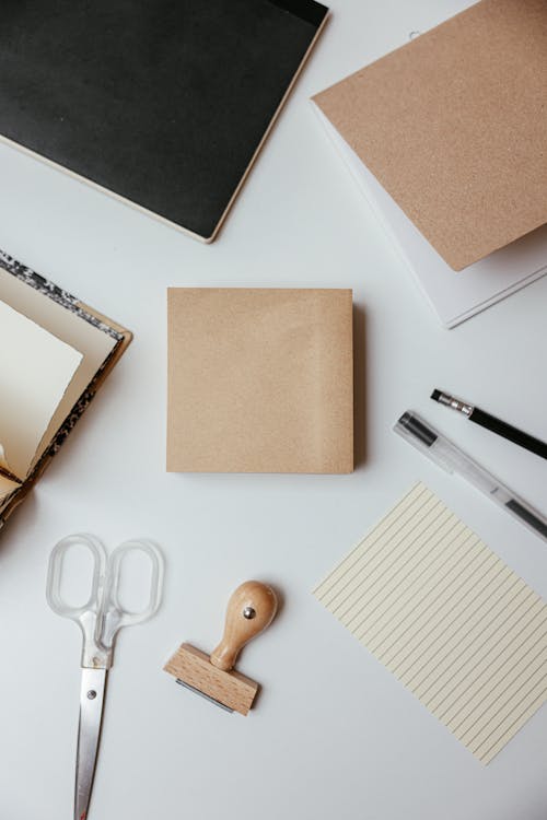 Gratis stockfoto met boven het hoofd, flatlay, kantoorartikelen