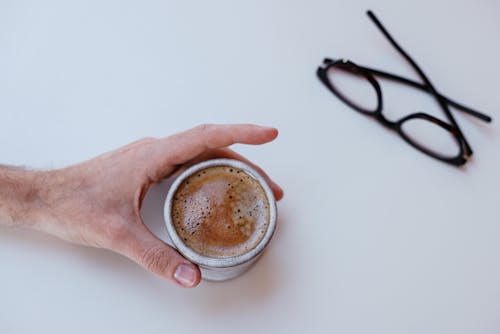 Gratis lagerfoto af cappuccino, drink, hånd