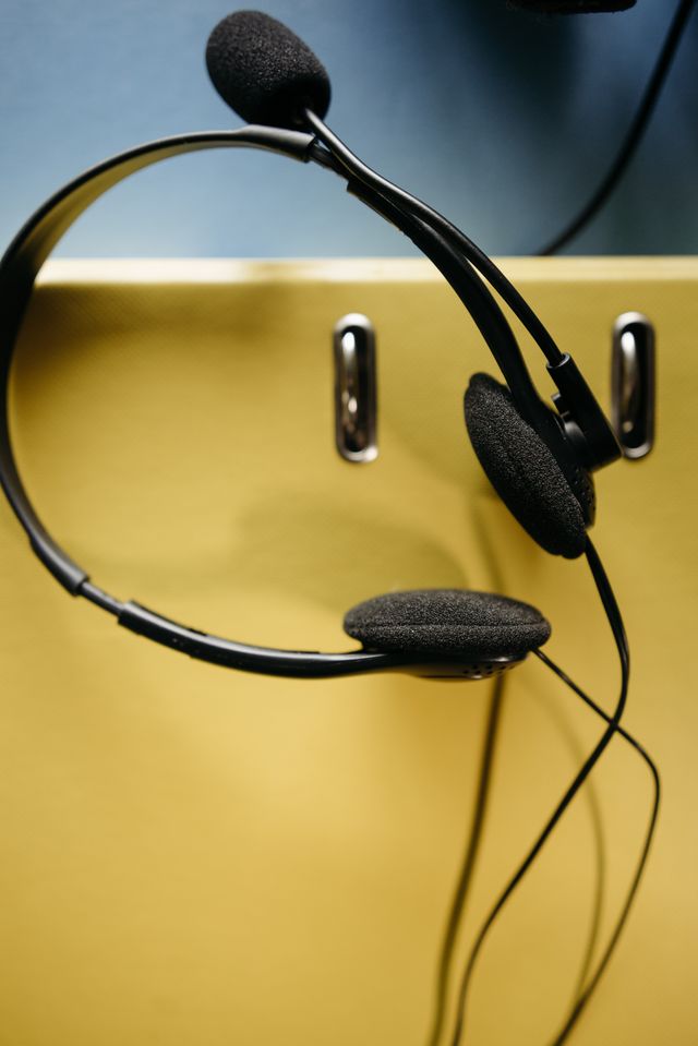Call centre headset representing AI voice calling