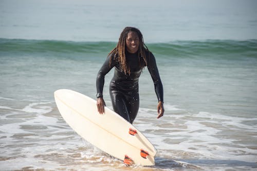 Kostenloses Stock Foto zu afroamerikanischer mann, dreadlocks, küste