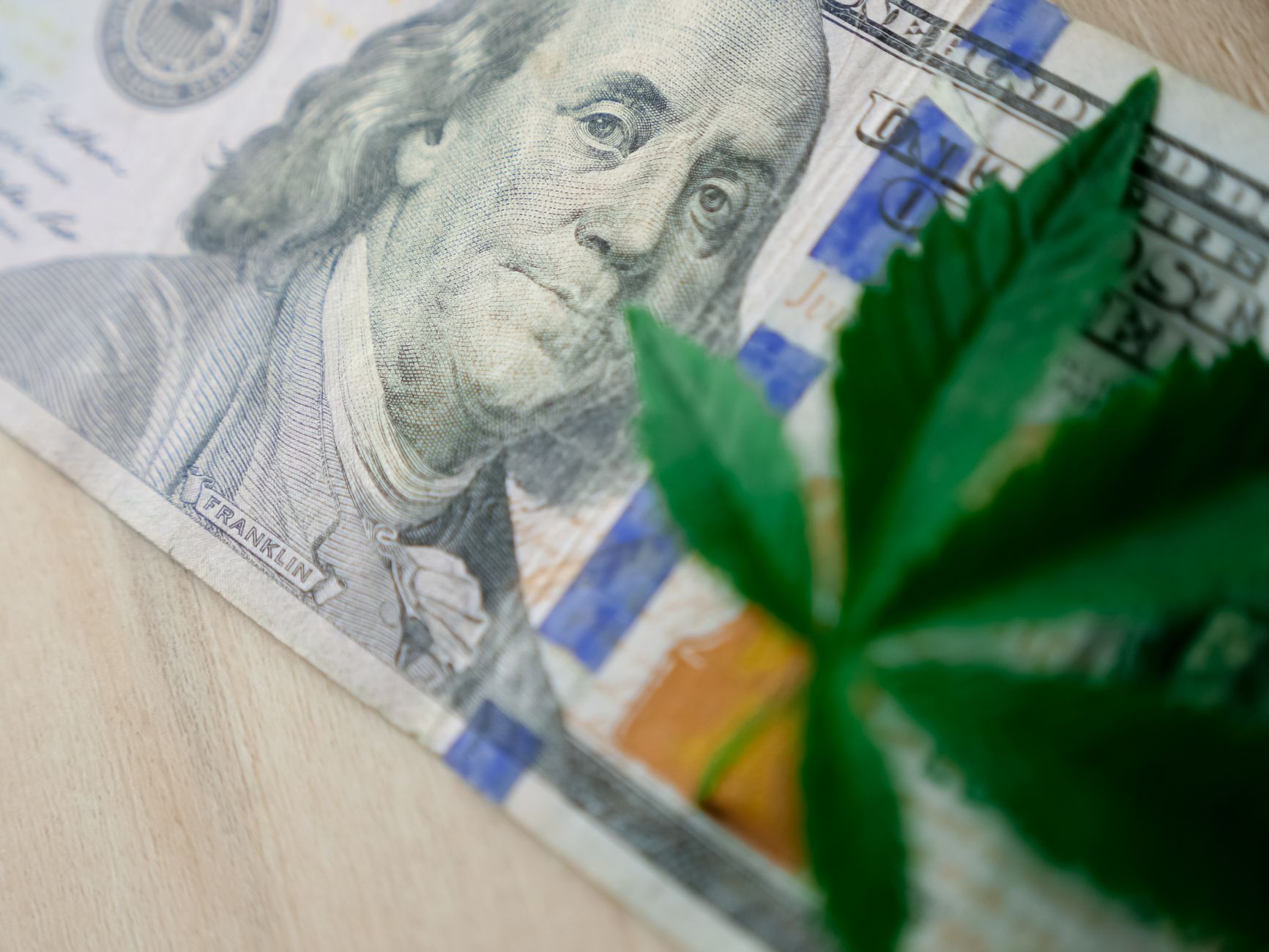 Canopy Growth (TSX:WEED) Spurs Interest in Cannabis Midcap Stocks