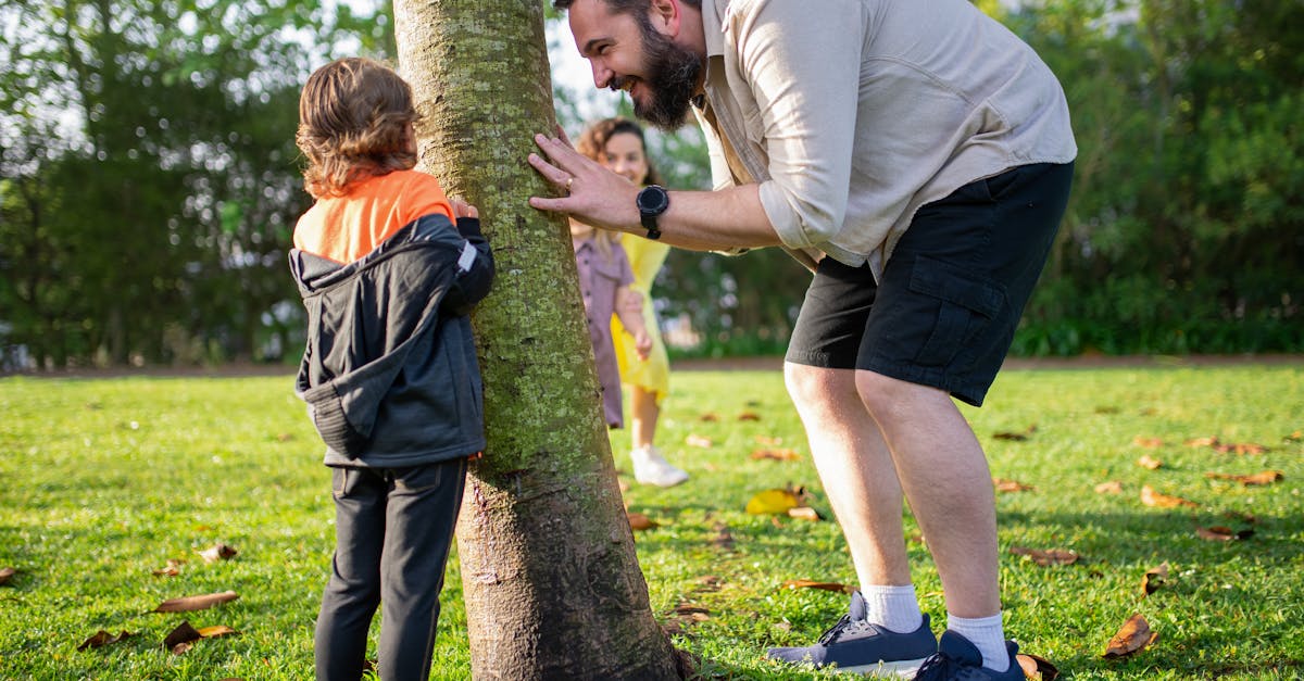 Jardinage : planter un arbre en famille