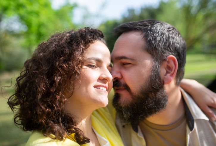Online dating: starting a conversation on a niche platform