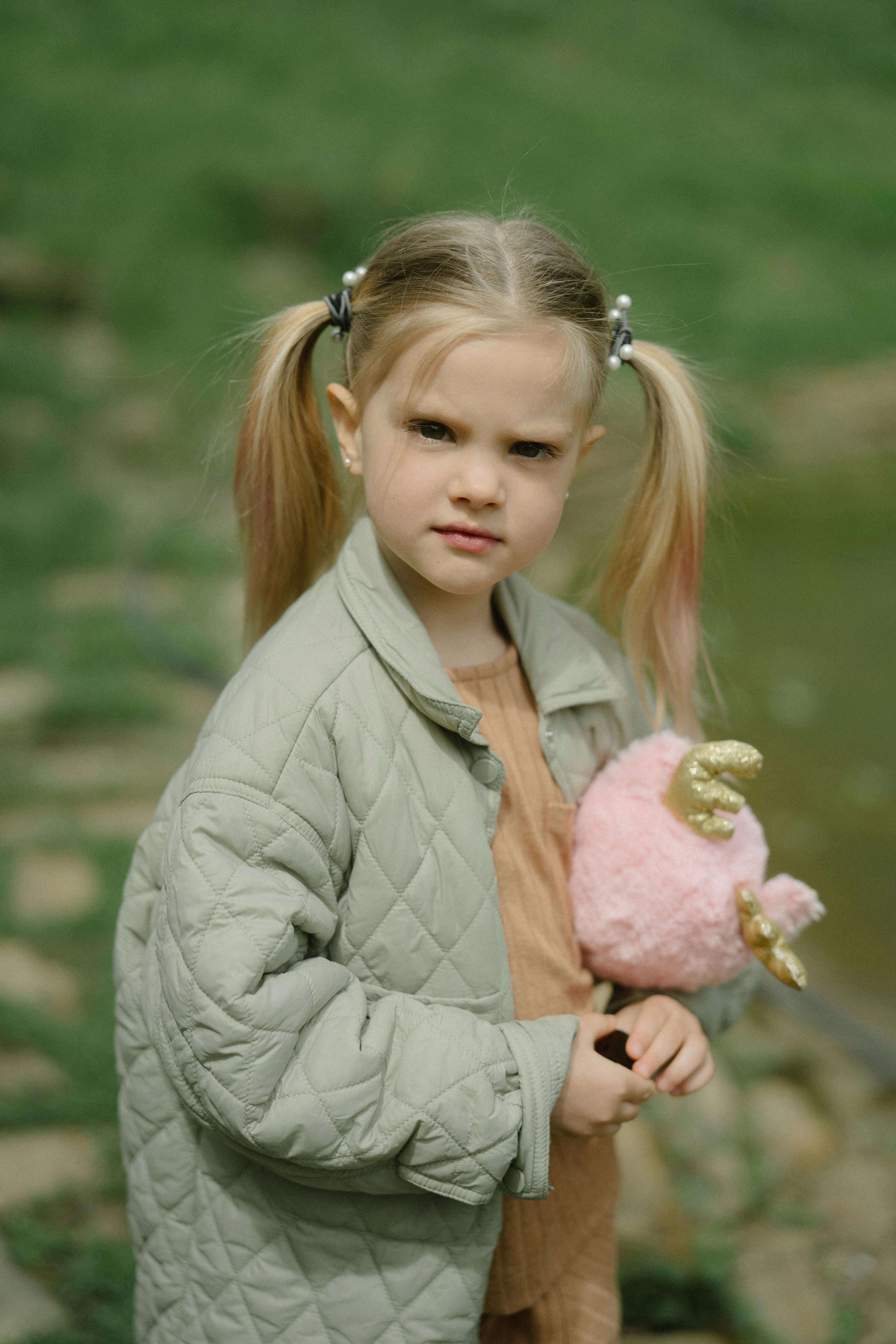 Gratuit Photos gratuites de adorable, amusement, blouson vert Photos