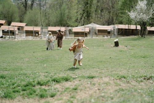 Immagine gratuita di azienda agricola, bambino, corsa