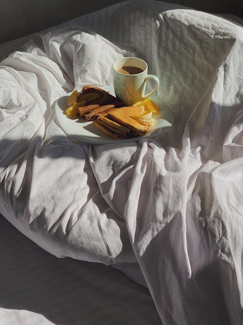免费 一杯咖啡, 光與影, 在床上吃早餐 的 免费素材图片 素材图片