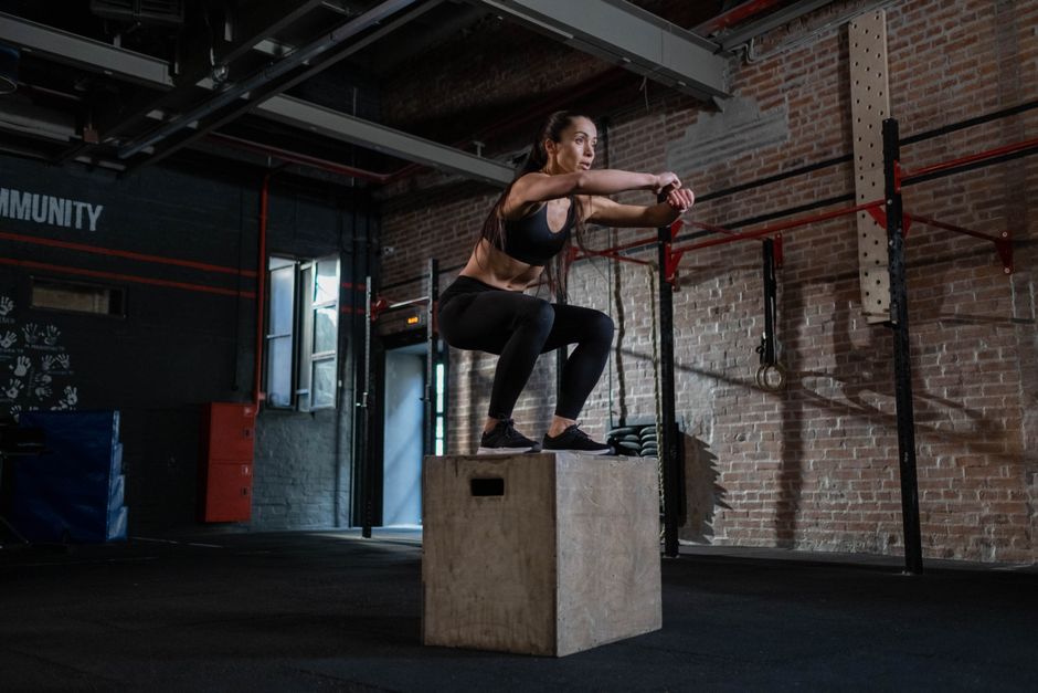 Athlete performing explosive box jumps to increase vertical leap - Professional volleyball training Athlete performing explosive box jumps to increase vertical leap - Professional volleyball training