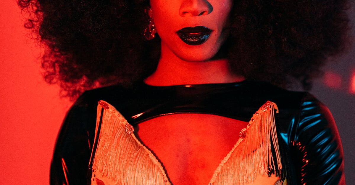 How to dye a red wig black