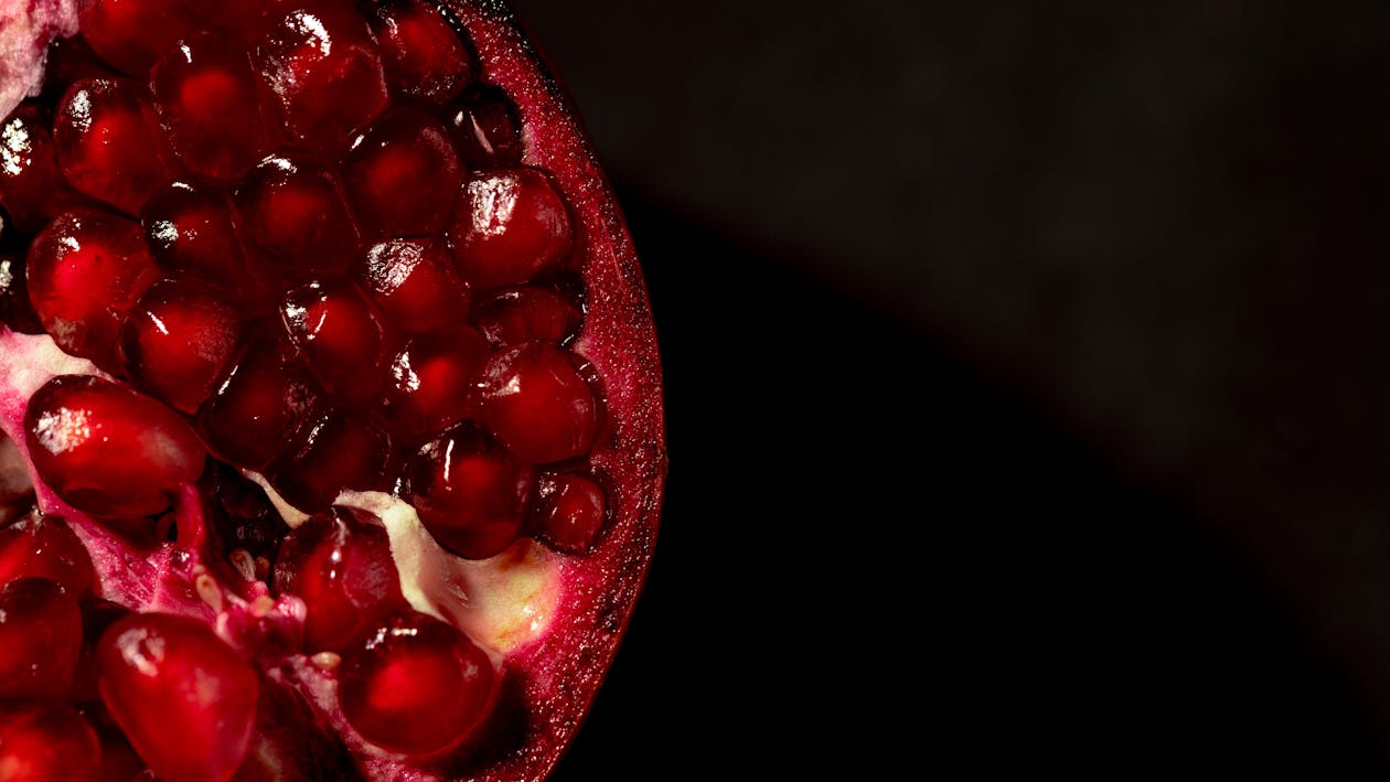Free Close-Up Photo of a Pomegranate with Red Seeds Stock Photo