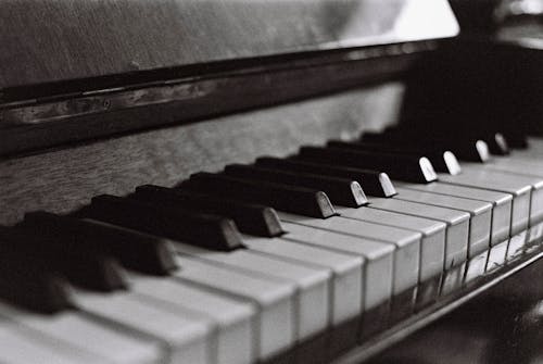 De franc Foto d'estoc gratuïta de escala de grisos, monocrom, piano Foto d'estoc