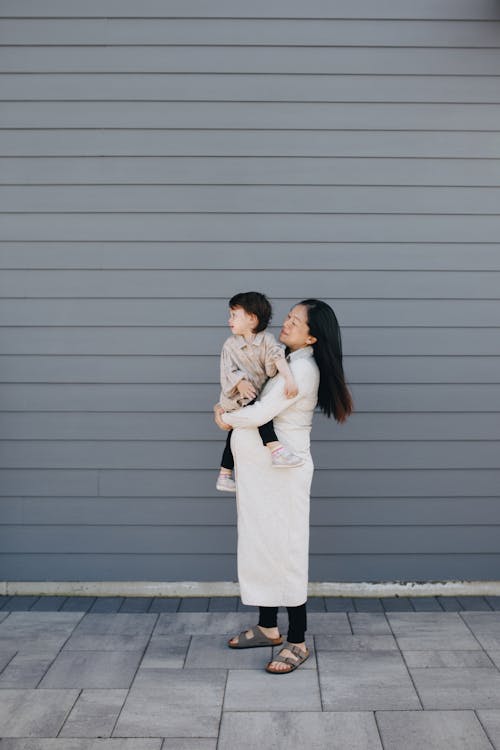 Free Pregnant Woman Carrying A Child Stock Photo