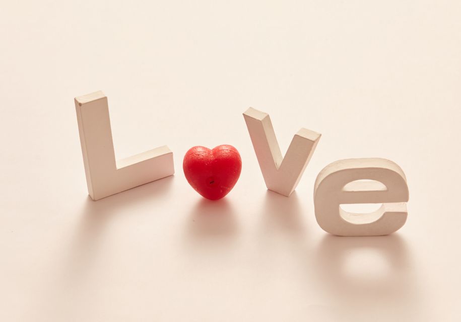 Online dating: starting a conversation on a niche platform