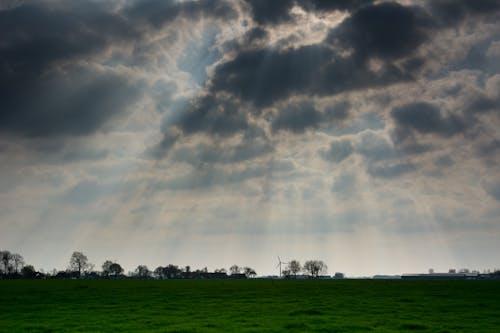 Fotobanka s bezplatnými fotkami na tému lúč slnečného svitu, mraky, oblačný