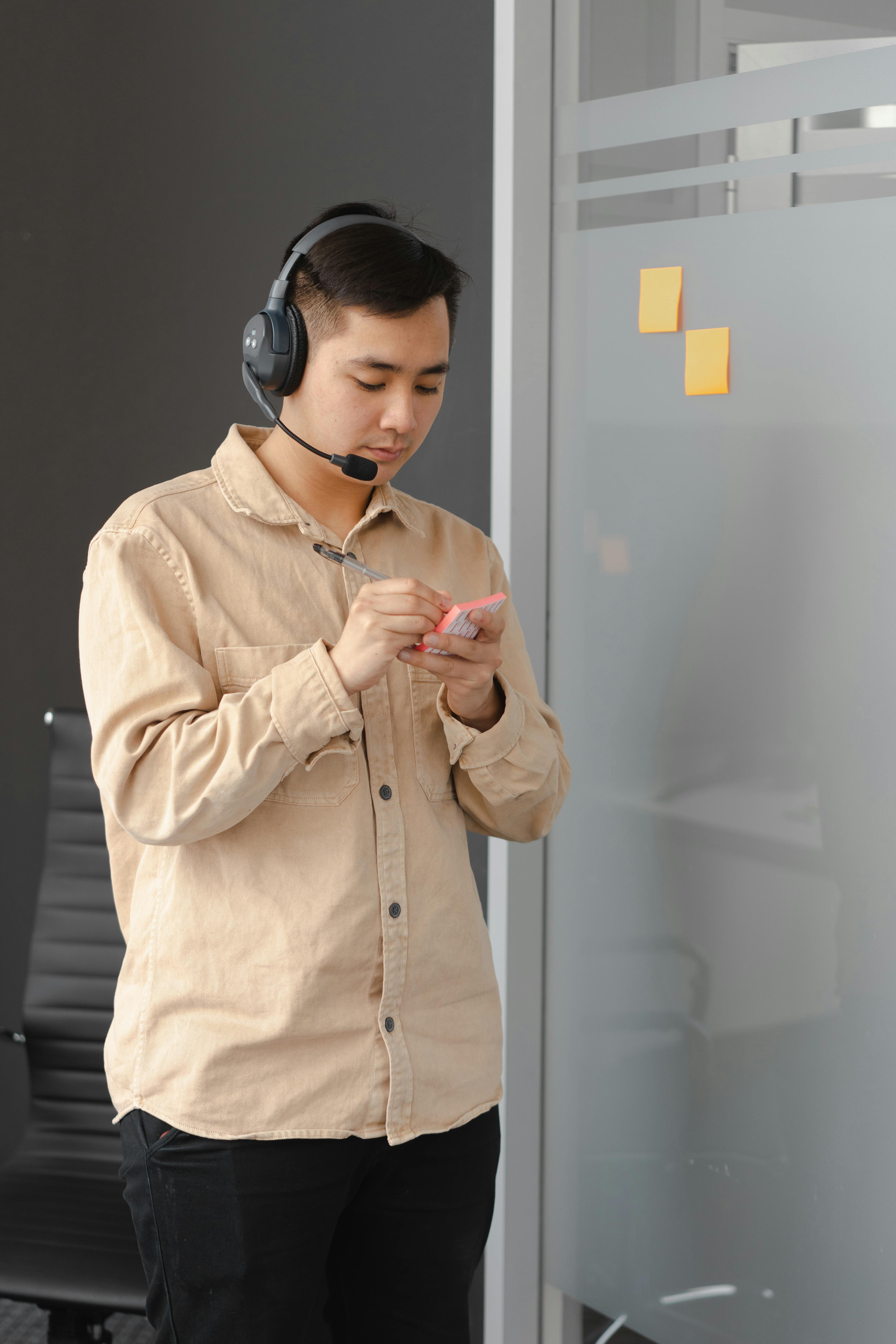 Miễn phí Ảnh lưu trữ miễn phí về áo màu be, bắn dọc, bối cảnh trong nhà Ảnh lưu trữ