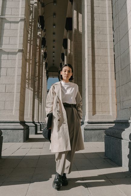 Trench com calça pantalona e bota pesada pra quebrar o clima, e hoje sinto que ficou muito do meu jeito
#lookdodia #estilododia #beige #trenchcoat #boots