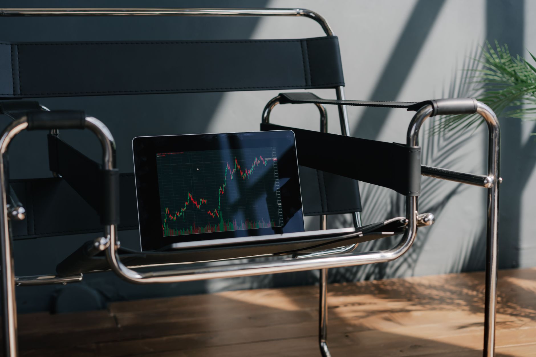 As Broadcom Expands AI Deals With Google and Anthropic, Should You Buy AVGO Stock?