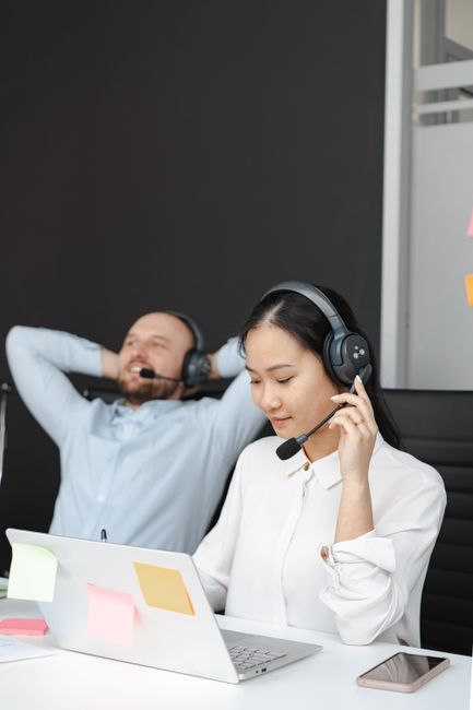 Call centre agent working alongside AI automation software on a laptop