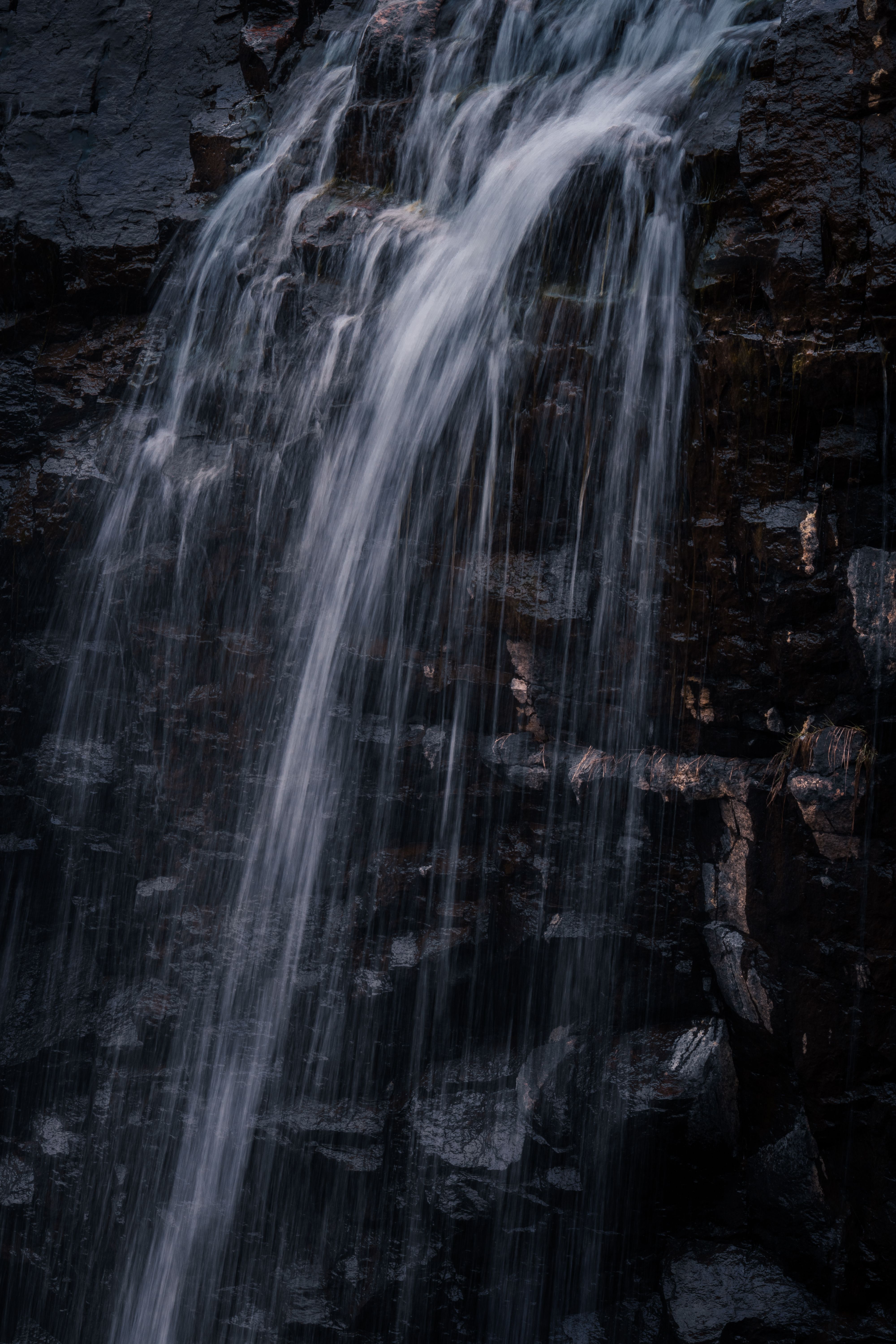 Close Up Shot of a Waterfalls · Free Stock Photo