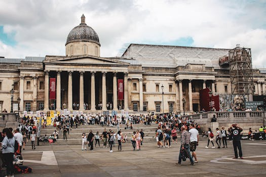 Crowds gather outside the iconic National Gallery in London, a popular tourist destination.