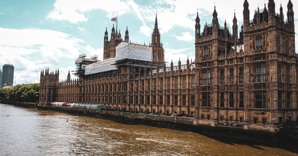 英國政壇內戰引爆債市恐慌:30 年期公債殖利率飆升至三十年新高